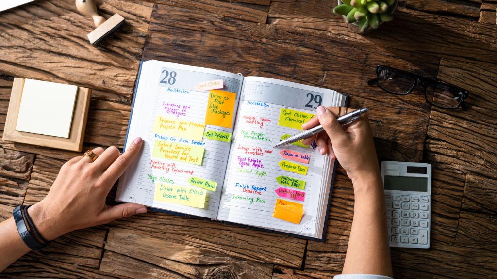 Learning how to build a content calendar to increase website traffic with Mango Madness